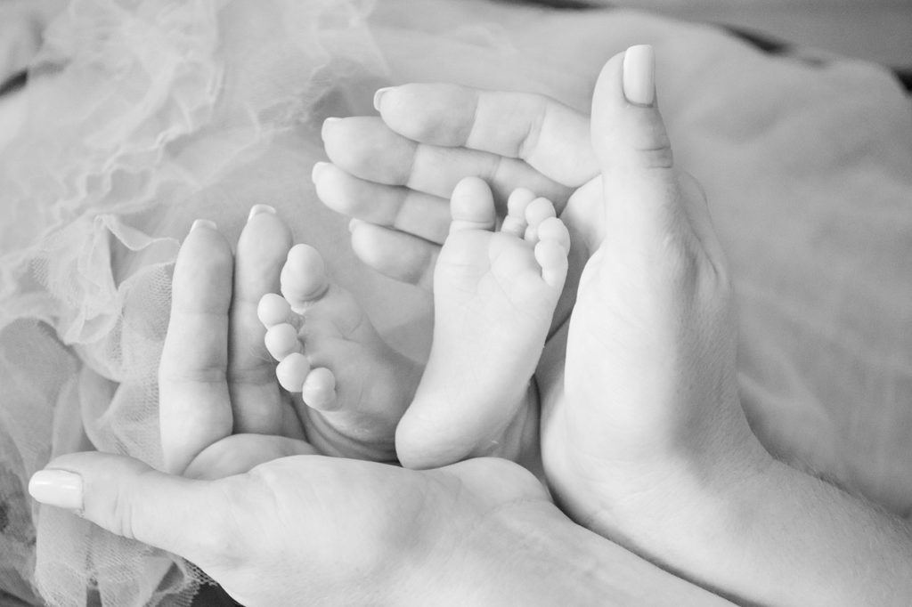 newborn, feet, hands-2653072.jpg